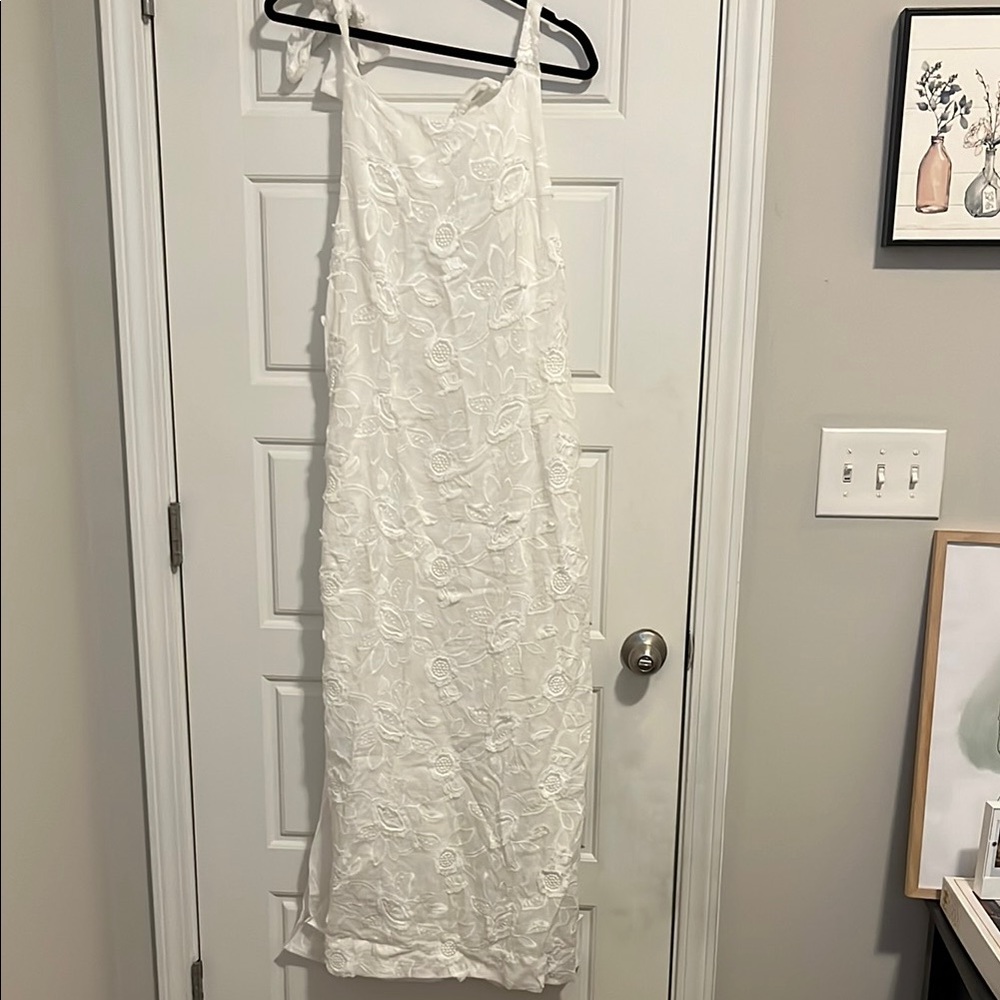 Petal & Pup White Sleeveless Spaghetti Strap Maxi Dress